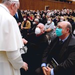 2021 10 27_P.Paolo Fiasconaro dona il libro Frate Movida a Papa Francesco_con Marsili (def)