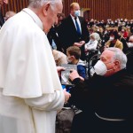 PPaolo Fiasconaro dona il libro Frate Movida a Papa Francesco
