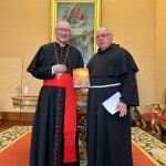 008_Dono al Card. Parolin del libro sul Centenario della Cina